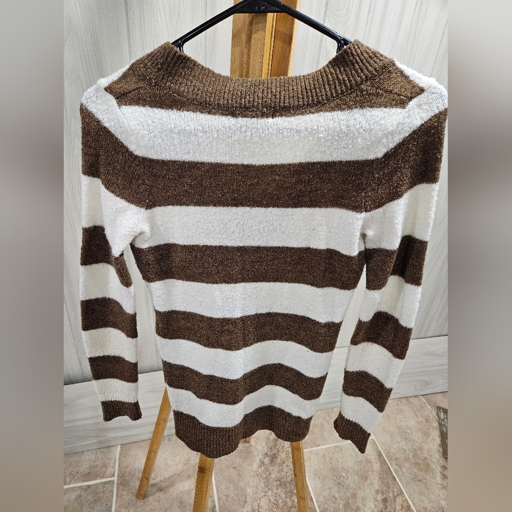 Sweater - Picture 2 of 3